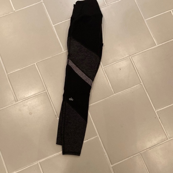 Alo yoga pants, xxs, black with charcoal and light grey heather colorblock! - Picture 3 of 5